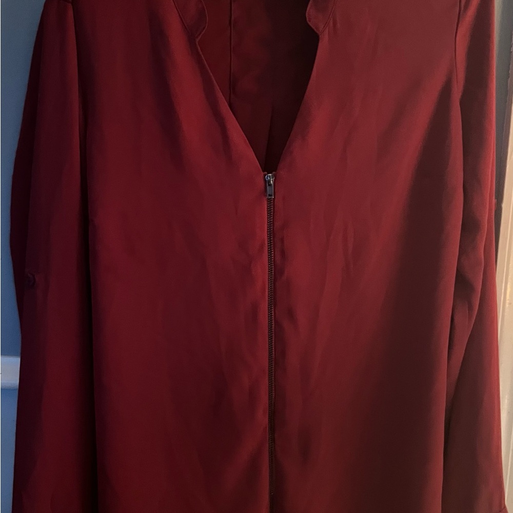 Suzy ShierWomen’s Blouse. Zip Down. Turn Into Shorter Sleeves (See pics)👚